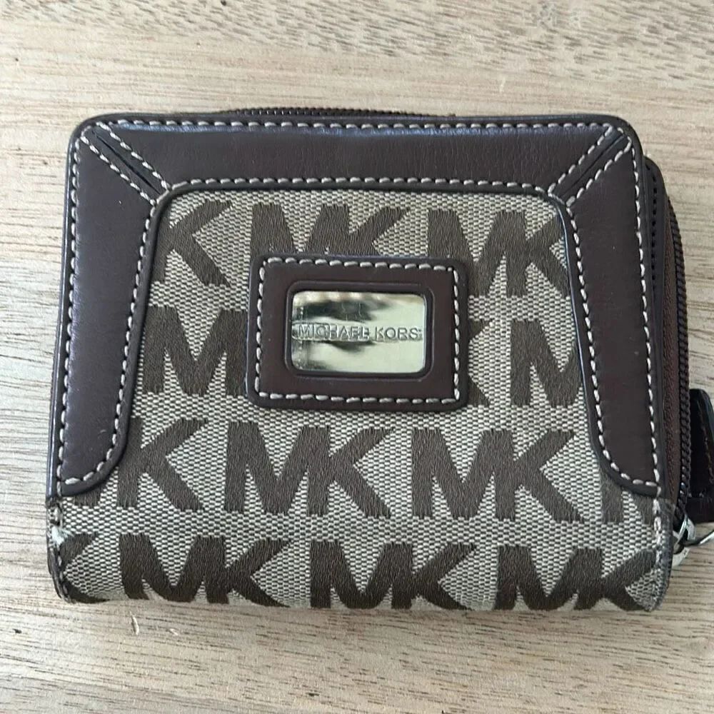 Michael Kors Brookville brown leather wallet signature logo